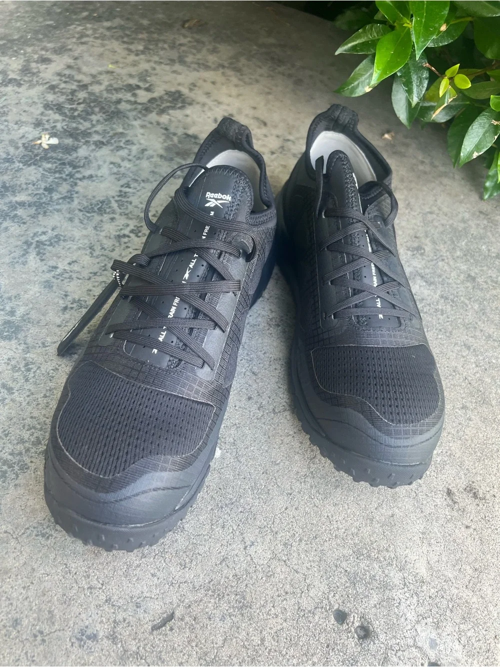 Reebok Men’s Black Low-Profile Athletic Sneakers